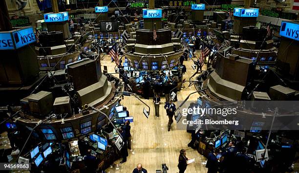 Traders work on the floor of the New York Stock Exchange in New York, U.S. On Friday, Nov. 9, 2007. U.S. Stocks fell to the lowest levels in two...