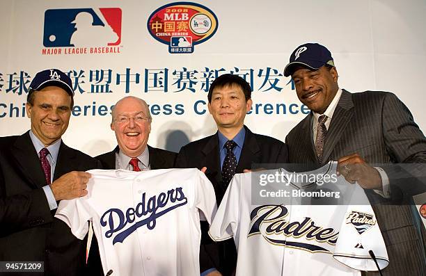 Joe Torre, manager of the Los Angeles Dodgers, Clark Randt, U.S. Ambassador to China, Meng Wei, Chinese baseball official, and Dave Winfield, vice...