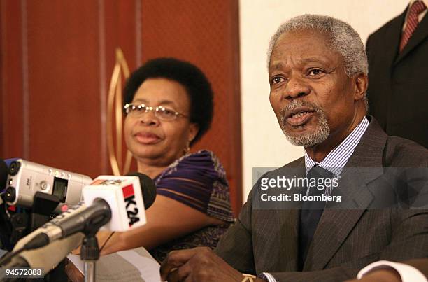 Kofi Annan, right, the former United Nations Secretary-General speaks at a press conference in Nairobi, Kenya, on Tuesday, Jan. 22, 2008. Annan...
