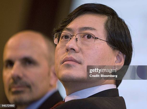 Yang Yuanqing, right, chairman of the Lenovo Group Ltd sits with William Amelio, president and chief executive officer, at a news conference in Hong...