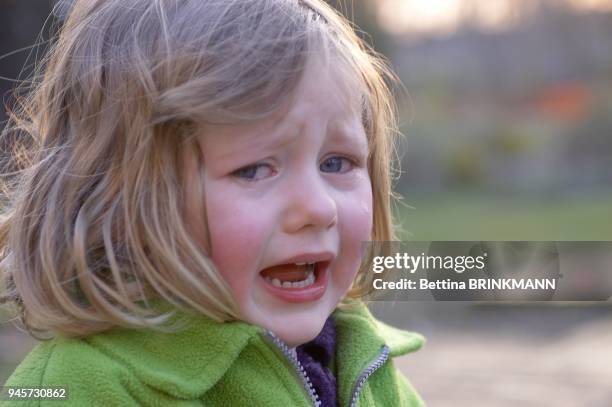 Une fille de 4 ans en train de pleurer.