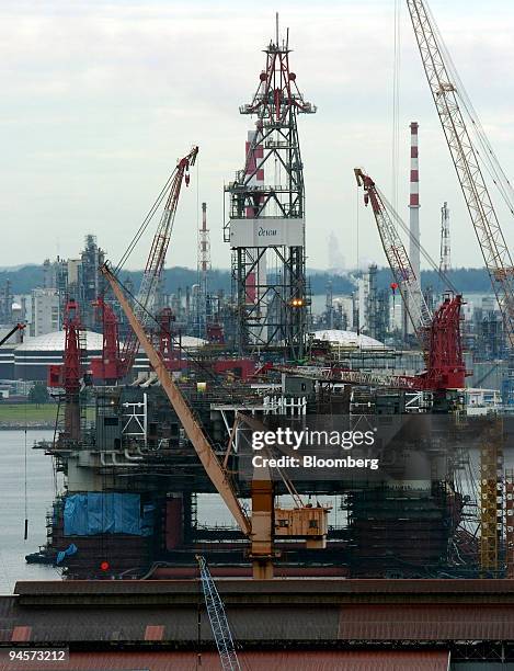 Shipyard Rigs 33 Sembcorp Marine Ltd Stock Photos, High-Res Pictures, and Images ...