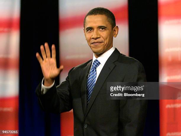 Barack Obama, senator from Illinois, waves prior to a debate among Democratic Party presidential candidates at Drexel University in Philadelphia,...