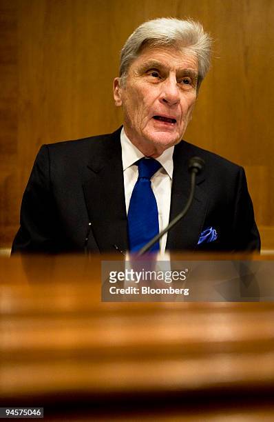 Senator John Warner, a Republican from Virginia, speaks during a hearing of the Senate Subcommittee on Private Sector and Consumer Solutions to...