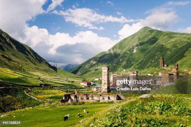 medieval towers of ushguli in georgia - north georgia mountains fotografías e imágenes de stock