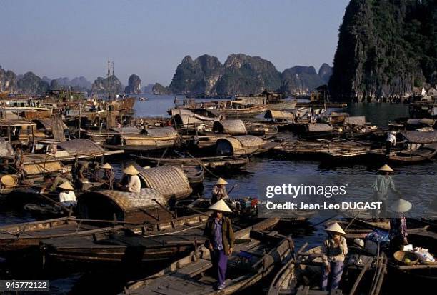 HONG GAI, PORT DE LA BAIE D'HALONG, VIETNAM.