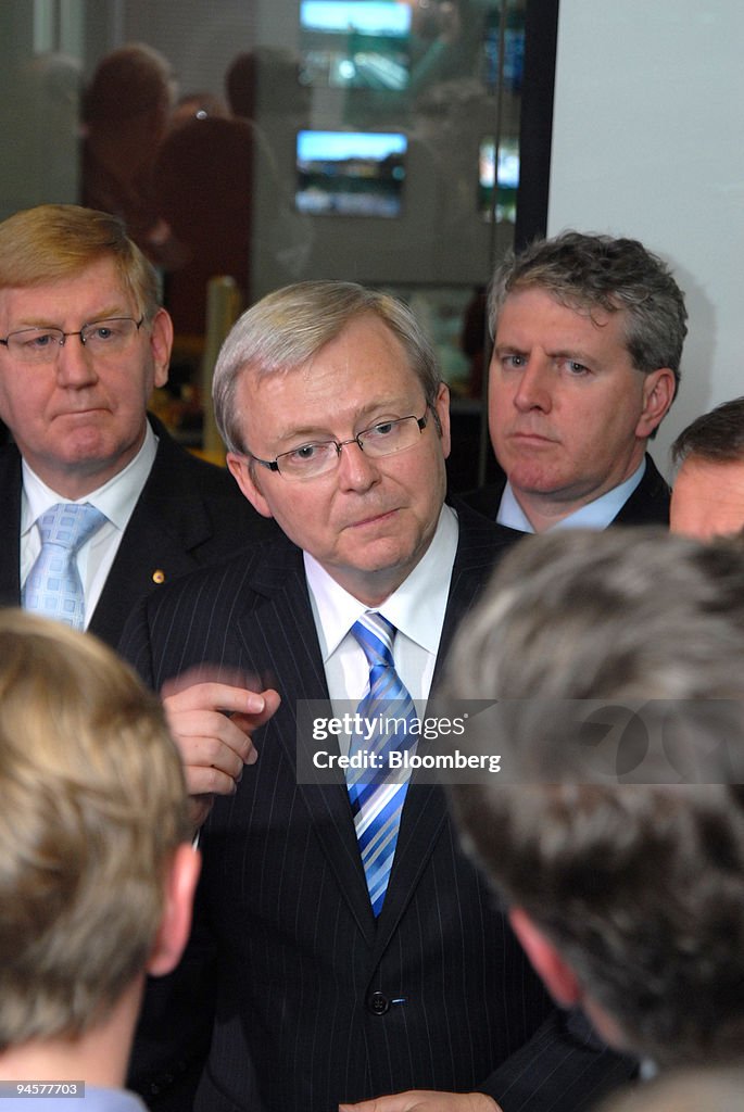 Kevin Rudd 2007 Kevin Rudd, Australian Labor Party leader, answers questions during a ...