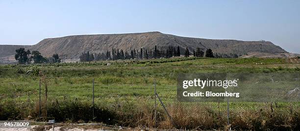 The Hiriya garbage site is viewed from the highway in Azur, near Tel Aviv, Israel, on Tuesday, Oct. 23, 2007. Hiriya, a 175-acre pile of garbage that...