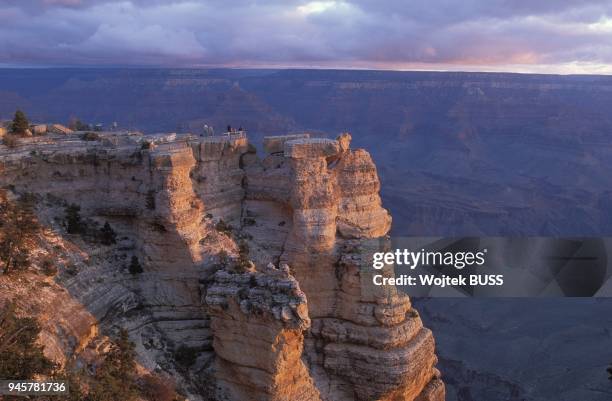 Mather Point est un point de vue sur le littoral du sud du Grand Canyon.D'une hauteur de 2170 m.
