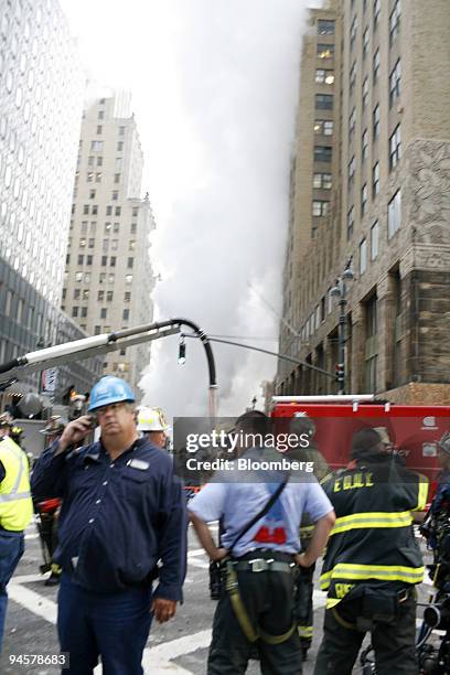 Pipe Exploding Steam 280 Steam Pipe Explosion In New York Stock Photos, High-Res Pictures ...