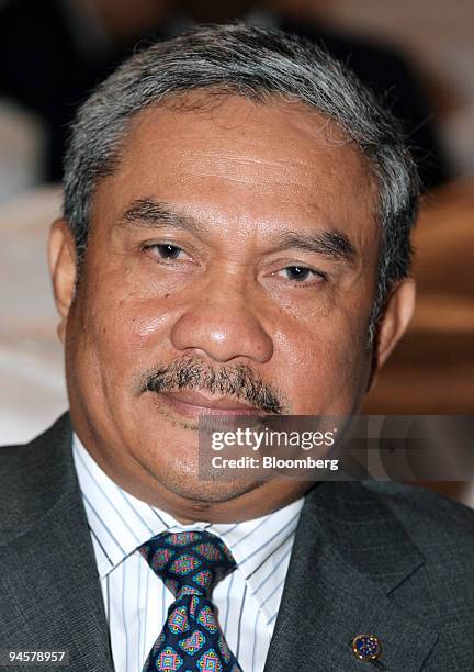 Mohd Razif Radi Bank Negara Malaysia News Conference Photos and Premium High Res ...