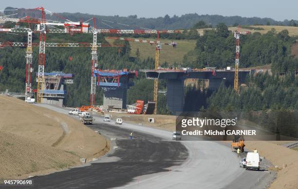 Construction du viaduc de la Sioule,pr?s de Pontgibaud, Puy de Dome, sur le chantier de l'A89,autoroute Bordeaux-Clermont Ferrand, du r?seau ASF, en...