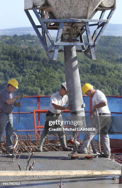 Construction du viaduc de la Sioule,pr?s de Pontgibaud, Puy de Dome, sur le chantier de l'A89,autoroute Bordeaux-Clermont Ferrand, du r?seau ASF, en...