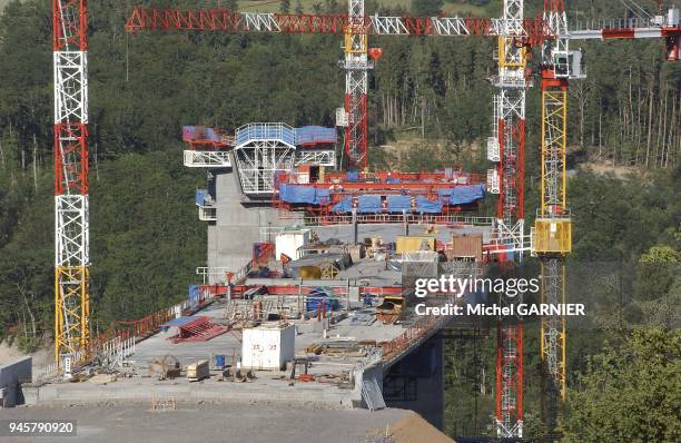 Construction du viaduc de la Sioule,pr?s de Pontgibaud, Puy de Dome, sur le chantier de l'A89,autoroute Bordeaux-Clermont Ferrand, du r?seau ASF, en...