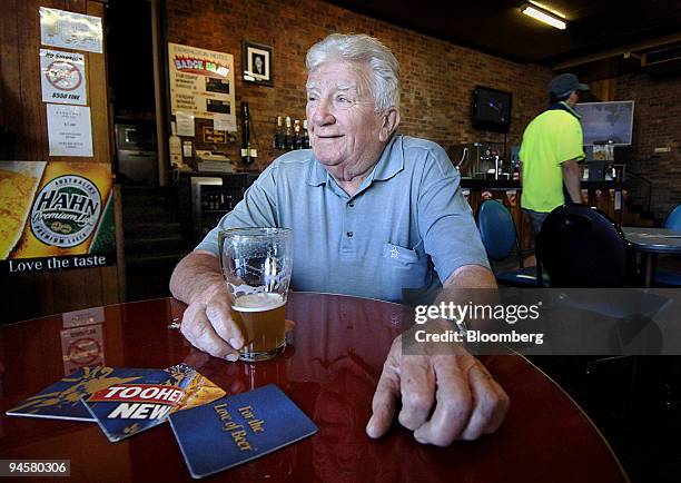 Fred Johnson drinks a pint of beer in the local electorate of Bennelong, held by incumbant Prime Minister John Howard, in Sydney, Australia, on...