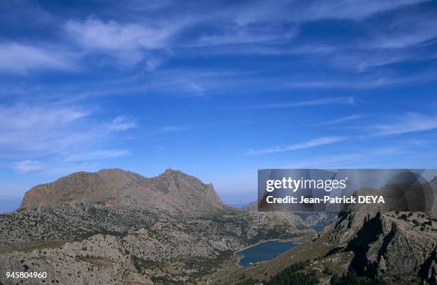 LAC CUBER ET CHAINE DE MONTAGNE DU PUIG MAJOR, MAJORQUE, ESPAGNE.