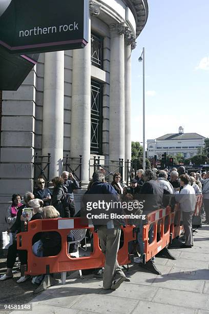 Northern Rock customers queue outside the branch in Golders Green, London, U.K., on Tuesday, Sept. 18, 2007. Northern Rock Plc, the U.K. Mortgage...