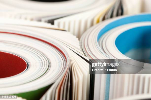 stack of color magazines - newspaper article stockfoto's en -beelden