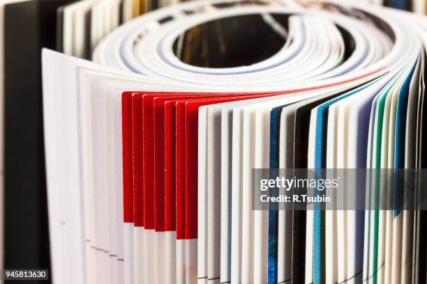 stack of color magazines - editorial stock-fotos und bilder