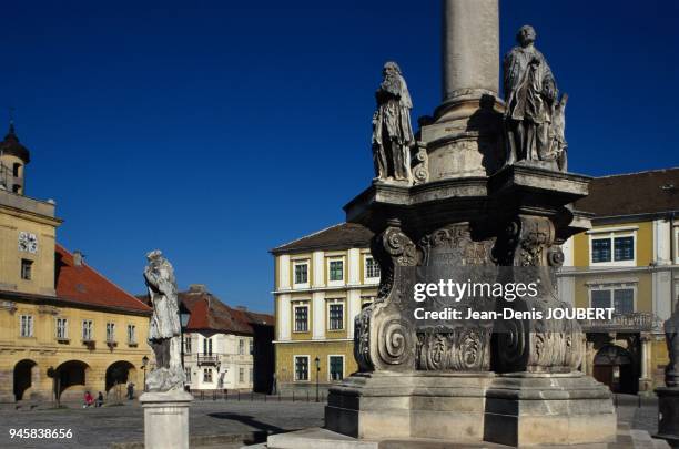 Osijek, in the Tvrda, the main square, the pillar of the plague. Region of Slavonia. Osijek, dans la Tvrda, la place forte, le pilier de la peste....