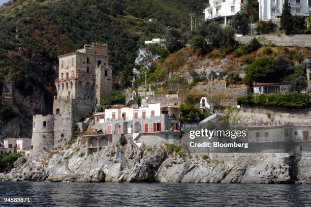 Houses on a stretch of the Amalfi coast between Amalfi and Salerno are pointed out by Captain Alessandro Furn? on Friday, Sept. 14, 2007. The villas...