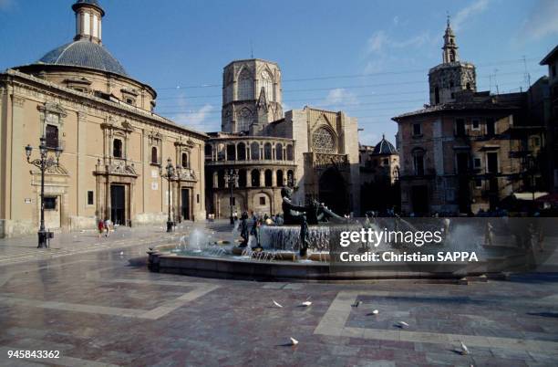 PLACE DE LA VIERGE ET BASILIQUE DE LA VIRGEN DE LOS DESAMPARADOS, VALENCE, ESPAGNE.