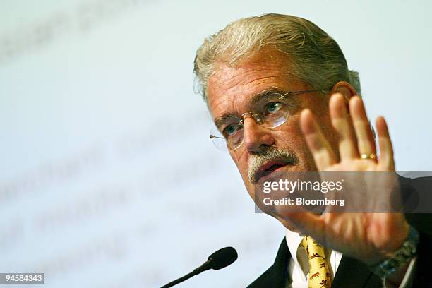 Bruce Cummings, a professor of Chicago University, addresses delegates at the World Knowledge Forum 2007 in Seoul, South Korea, on Thursday, Oct. 18,...