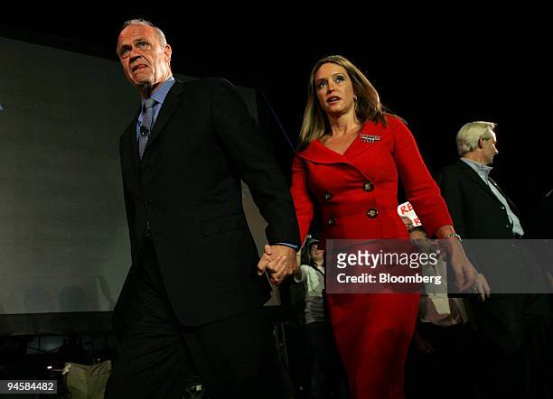 Fred Thompson, republican candidate for U.S. President, walks towards the stage with his wife Jeri Kehn before speaking in the town square of...