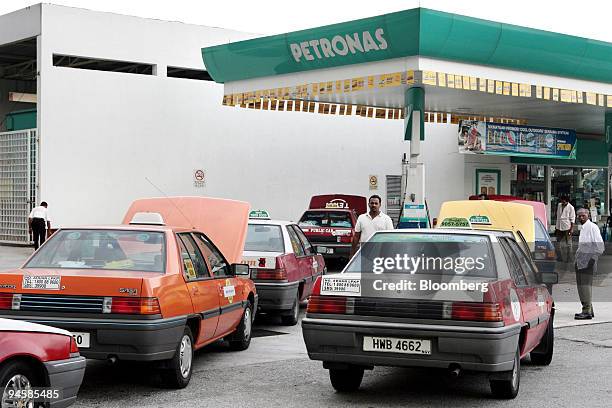Taxis wait in line to fill up with natural gas at a Petronas Gas Bhd. Gas station in Subang Jaya, Malaysia on Wednesday, Jan. 31. 2007.