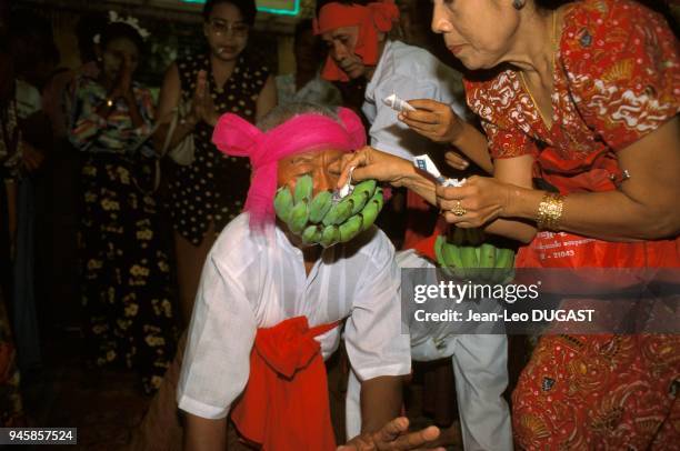 The Nat Taungbyon Festival takes place in Myanmar but once every three years. It gathers crowds of hundreds of men and women of all ages who have...