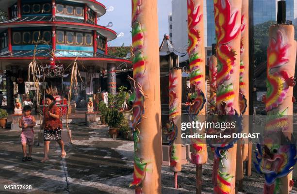 Sticks of incense for the Chinese festival of the famished ghosts. Poteaux d'encens pour le festival chinois des fant?mes affam?s.