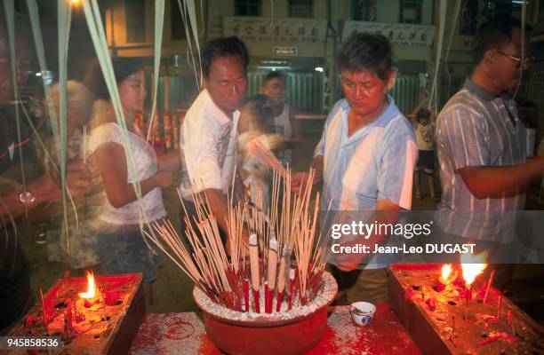 Chinese festival of hungry ghosts. Festival chinois des fant?mes affam?s.
