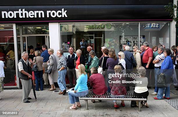Branch Queue 95 Bank Queue Northern Rock Stock Photos, High-Res Pictures, and Images ...