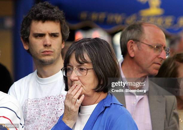 Branch Queue 95 Bank Queue Northern Rock Stock Photos, High-Res Pictures, and Images ...