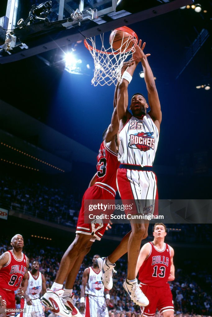 Houson Rockets Robert Robert Horry of the Houston Rockets goes to the basket against the ...