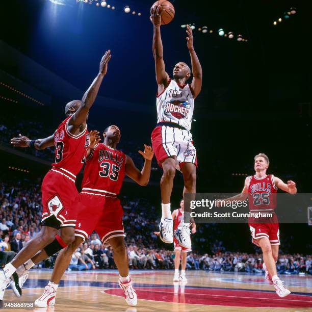 Sam Cassell of the Houston Rockets goes to the basket against the Chicago Bulls on January 30, 1996 at The Summit in Houston, Texas. NOTE TO USER:...