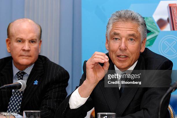 Nestle Chairman Peter Brabeck-Letmathe, right, and NBC Universal Inc. Chief Executive Officer Bob Wright, speak at a meeting of CEOs to unveil new...