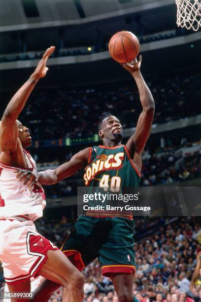 Shawn Kemp of the Seattle SuperSonics goes to the basket against the Chicago Bulls on January 10, 1996 at the United Center in Chicago, Illiniois....
