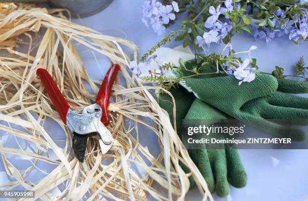 OUTILS DE JARDINAGE.