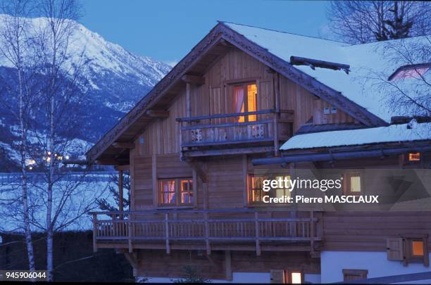 Chalet de la vall?e de la Guisane au pied de la station de ski de Serre-Chevalier.