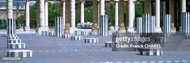 LES COLONNES DE BUREN DANS LES JARDINS DU PALAIS ROYAL, PARIS 1.