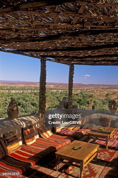 Salon marocain installe sur la terrasse de "Chez Talout" ,maison d'hotes pres de Skoura .PAS D UTILISATION PUBLICITAIRE SANS AUTORISATION Bed and...