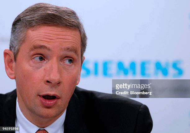 Klaus Kleinfeld, chief executive officer of Siemens AG speaks at their annual press conference in Munich, Germany, Thursday, November 9, 2006....