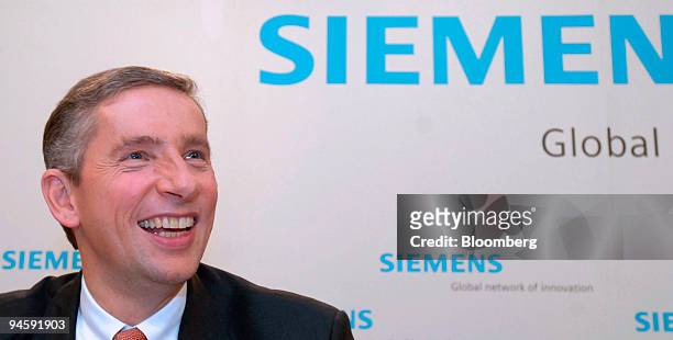 Klaus Kleinfeld, chief executive officer of Siemens AG reacts at their annual press conference in Munich, Germany, Thursday, November 9, 2006....