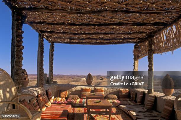 Salon marocain installe sur la terrasse de "Chez Talout" ,maison d'hotes pres de Skoura .PAS D UTILISATION PUBLICITAIRE SANS AUTORISATION Bed and...