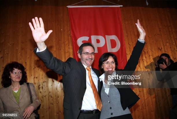 Matthias Platzeck, governor of the German state of Brandenburg, left, and Andrea Ypsilanti, top candidate of the Social Democrat Party for the...