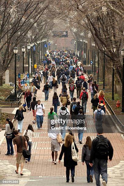 Students walk along the campus of University of Pennsylvania in Philadelphia, Pennsylvania, Thursday, March 15, 2007. Penn is the only school in the...