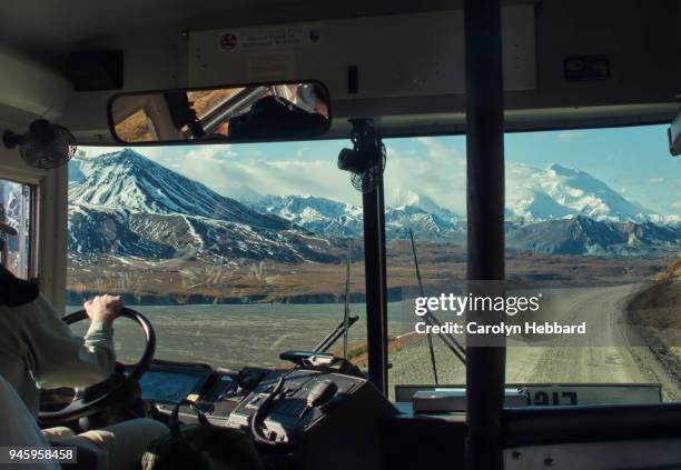 tour bus in denali national park and preserve - car on road photos et images de collection