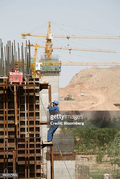 Pillar Operator Operation Pillar Photos and Premium High Res Pictures - Getty Images