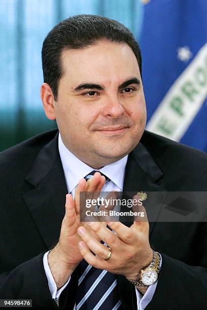 Elias Antonio Saca, president of El Salvador, applauds during a meeting with Luiz Inacio Lula da Silva, Brazil's president, at the Planalto Palace in...